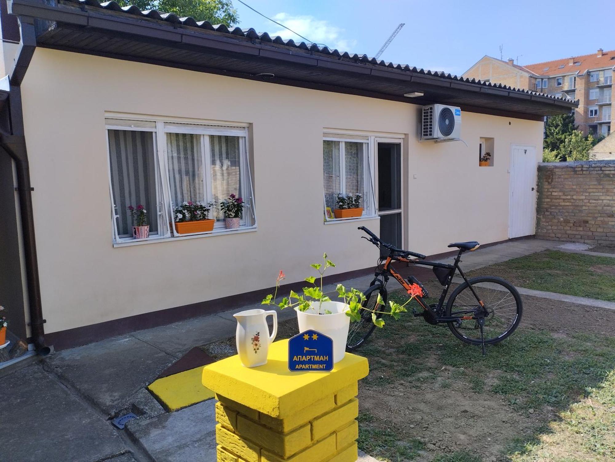 Cyclo Apartment Pinki Bačka Palanka Eksteriør billede